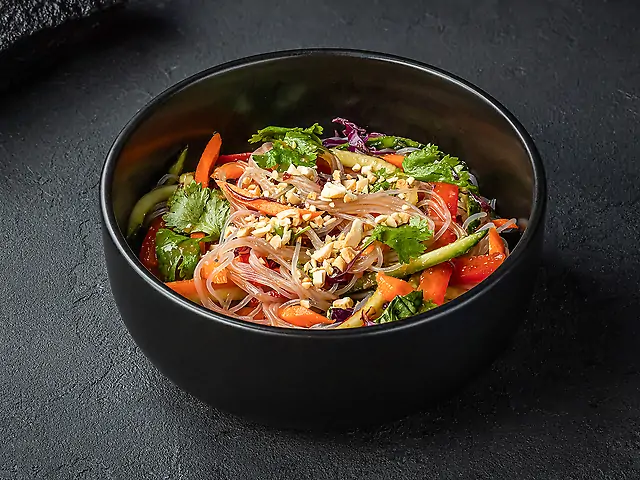 Салат з холодною рисовою локшиною