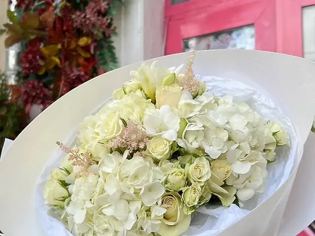 Білий мікс квітів