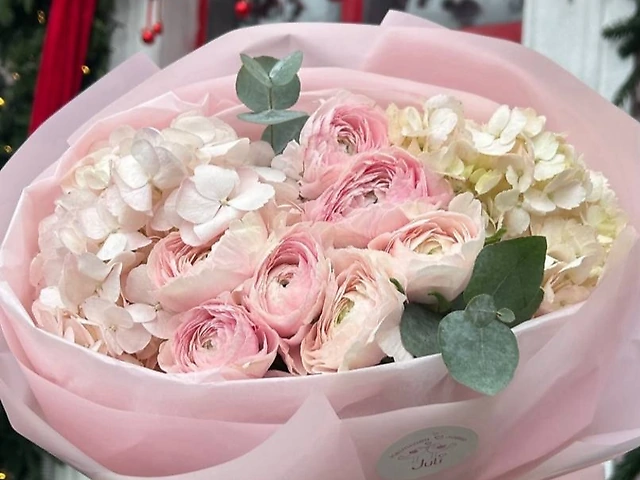 Ніжні гортензії з ранункулюсами