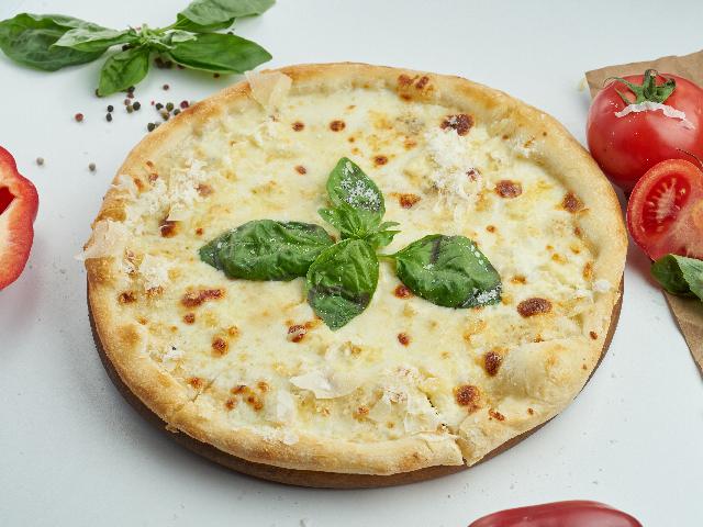 Піца П&#39;ять сирів