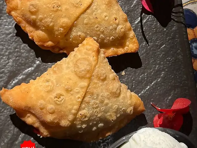 Самоси з яблуком та корицею