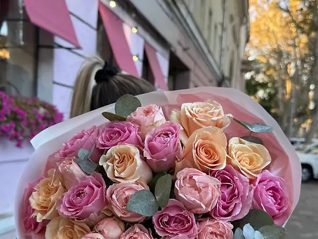 Мікс піоновидних троянд