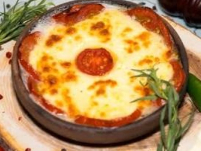 Запеченные томаты с сыром сулугуни