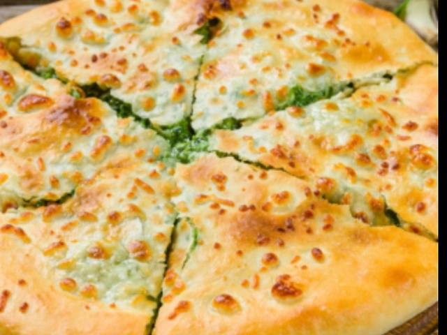 Хачапури со шпинатом и сулугуни