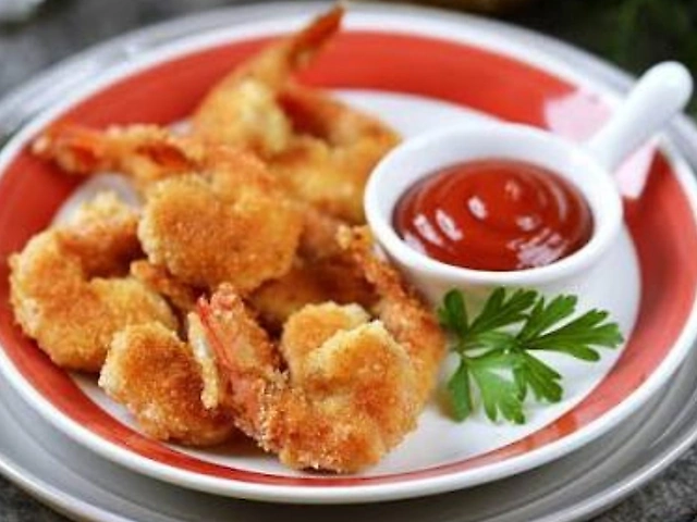 Королівські креветки в паніровці з соусом чілі