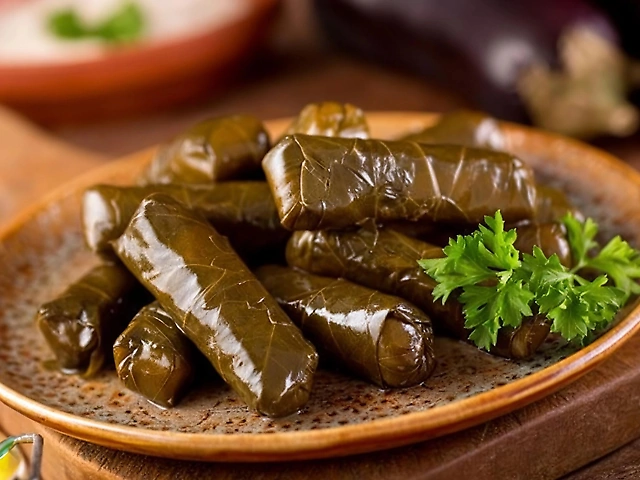 Долма свино-говяжая с мацони