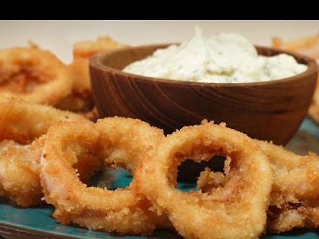 Кольца кальмаров с соусом тартар