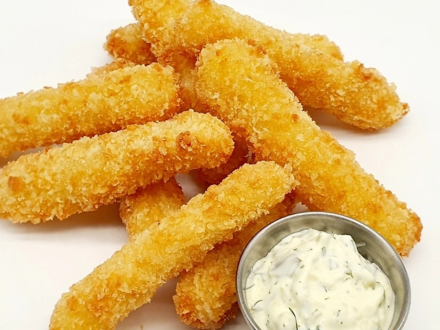 Сырные палочки с соусом тартар