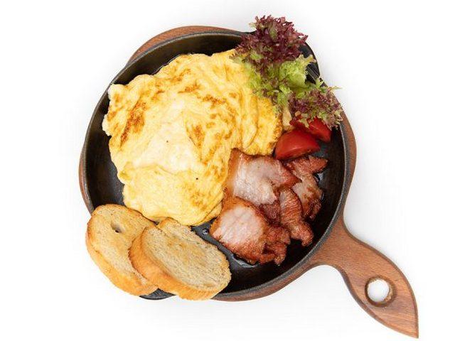 Омлет с сыром и беконом