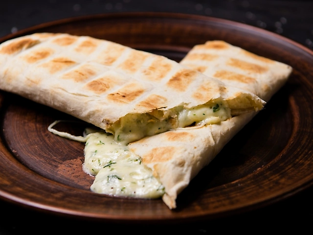 Сулугуни в лаваше