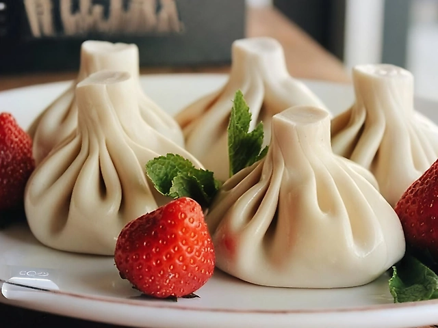 Хинкали с клубникой