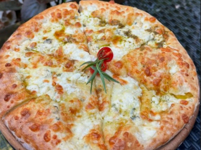 Хачапури пяти сыров