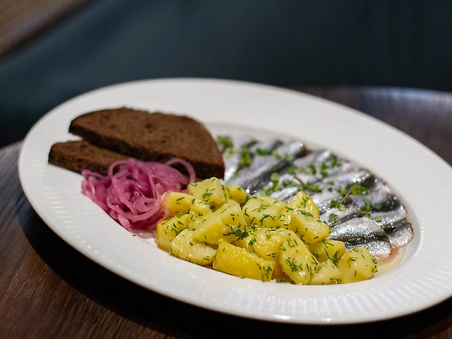 Чорноморська тюлька з картоплею