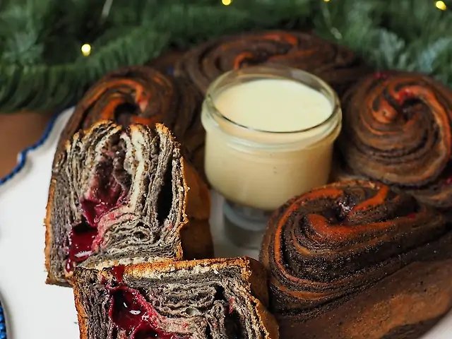 Калач вишня мак із заварним кремом