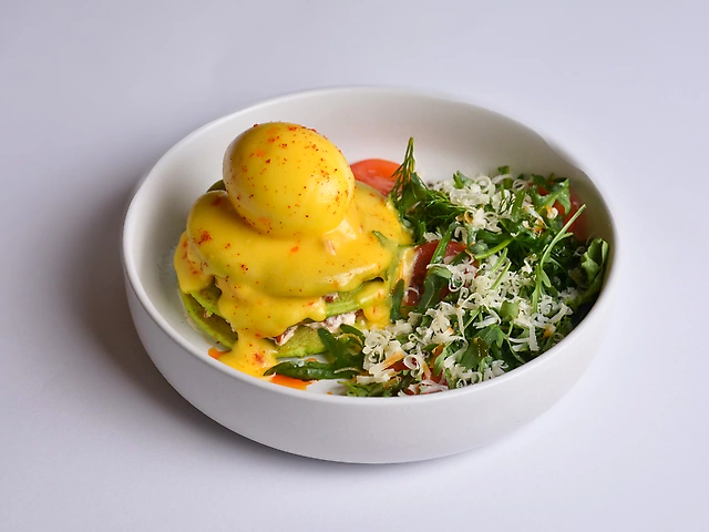 Панкейки з соусом Голландез