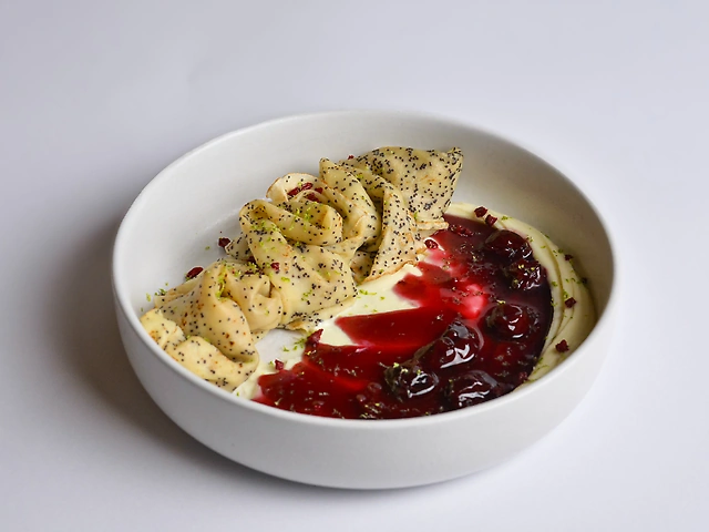 Млинці з маком і вишнею