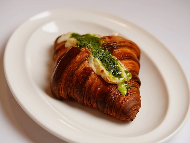 Twice baked круасан з індичкою