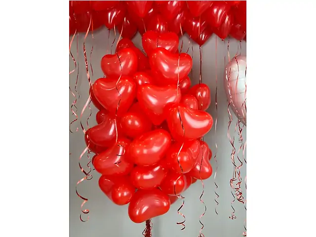 Латексні червоні сердечки