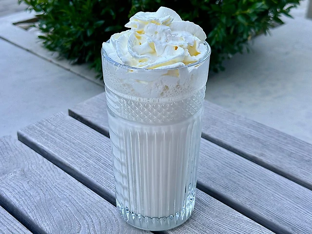 Caramel milk shake