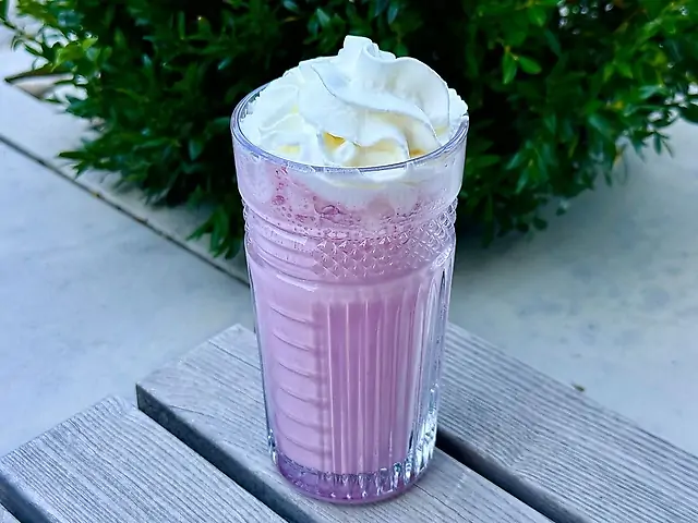 Strawberry milk shake