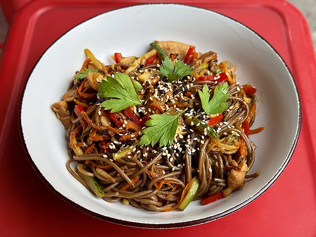 Соба з куркою су-від