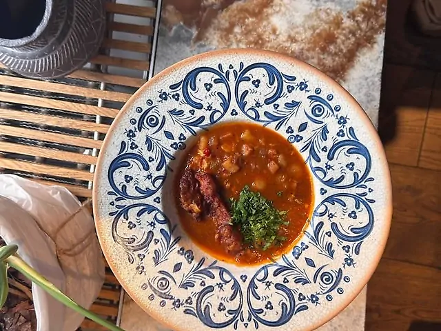 Суп Магірето з підкопченим реберцем хрюші та беконом