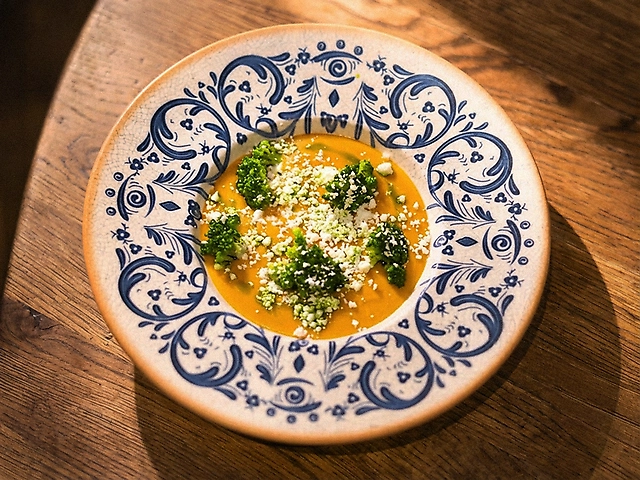 Факес з рожевої сочевиці та броколі