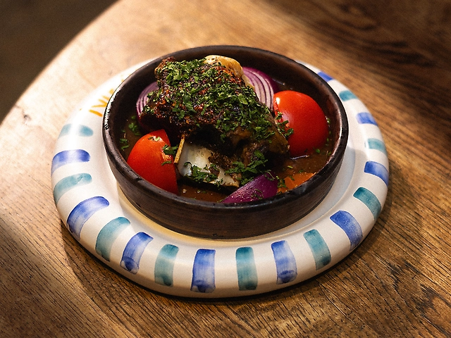 Клефтіко з лопатки ягняти з чебрецем, томлене в дровяній печі