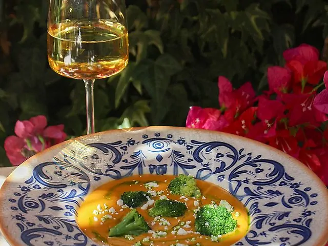 Факес з рожевої сочевиці та броколі