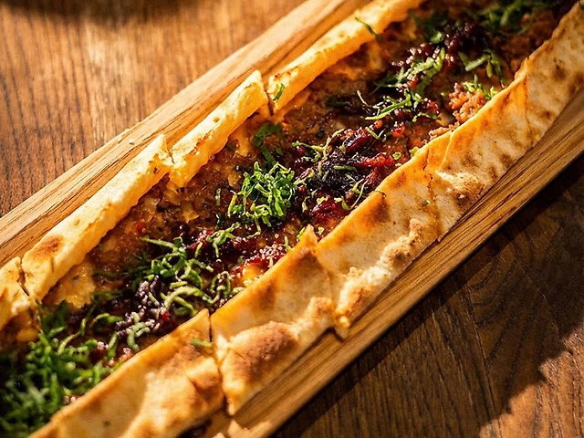 Пенірлі Баранина з карамелізованою цибулею і болгарським перцем