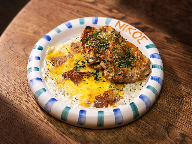 Фермерське курча на грилі з битою картоплею та дзадзикі