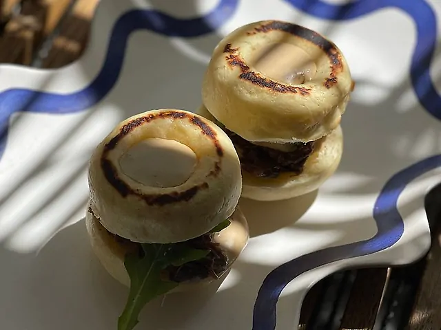 Міні бургери з бичачими хвостами