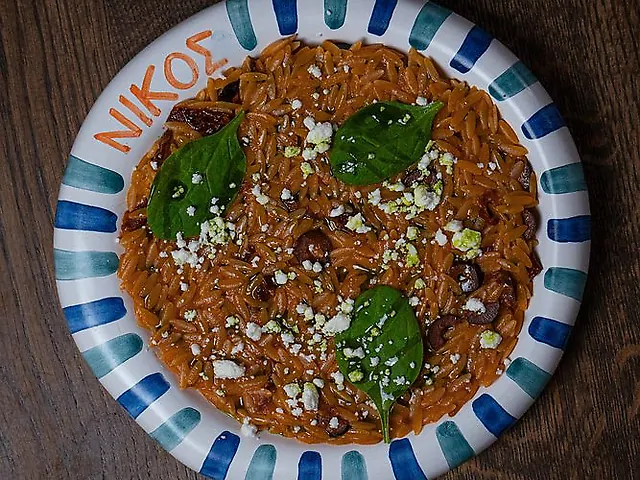 Орзо з вяленими томатами і каламата