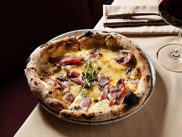 Піца з шинкою Спек,горгонзолою та білими грибами