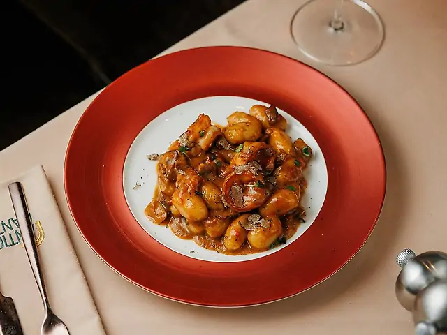 Ньоккі з креветками, білими грибами