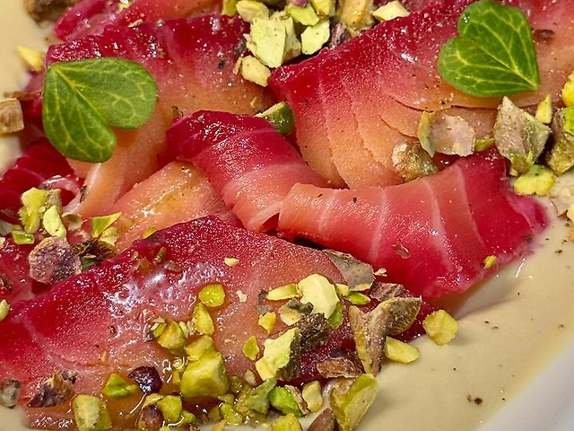 Сьомга гравлакс з кремом фуа-гра та фісташкою