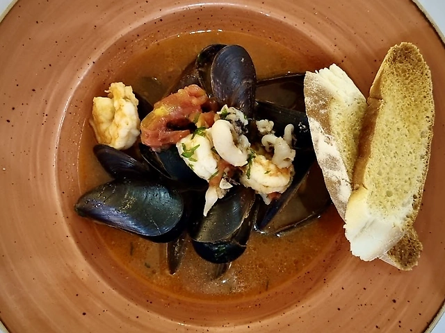 Класичний  Томатний суп з морепродуктами