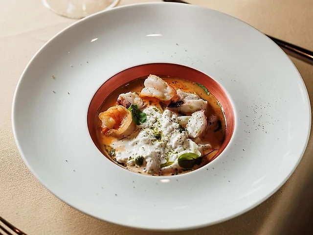 Буррата з креветками