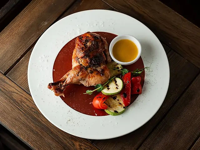 Молоде курча з білими грибами,та пастою білого трюфеля