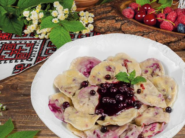 Вареники з Ягодами і Ягідним соусом
