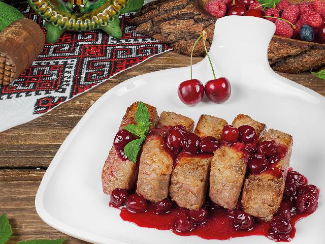 Свинячі реберця під Вишневим соусом