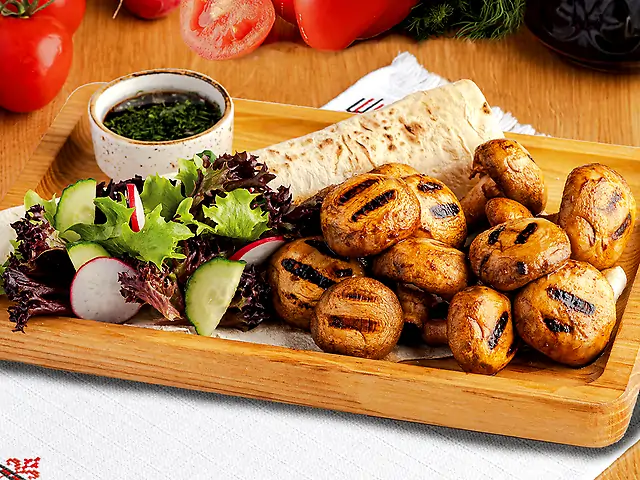 Печериці гриль з часниковим соусом