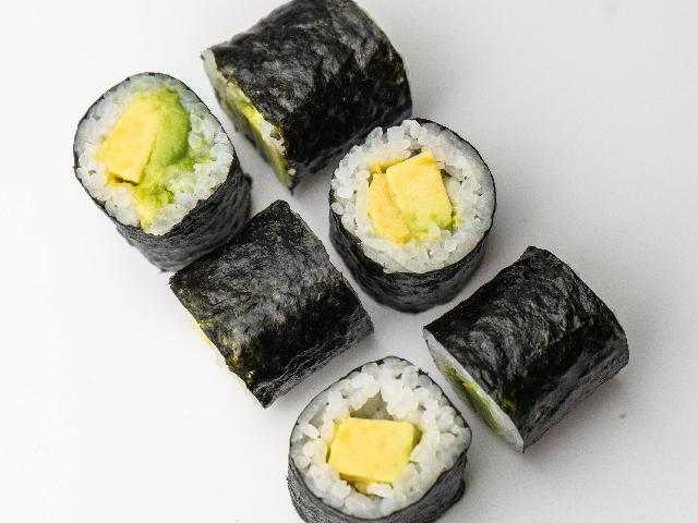 Макі з авокадо