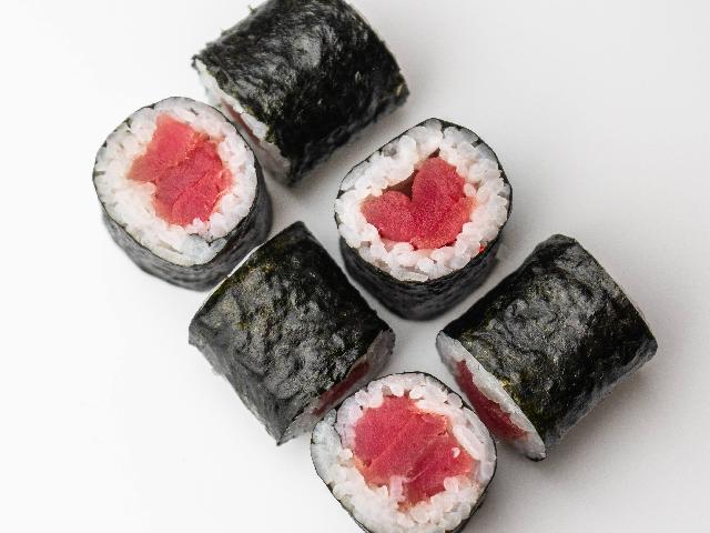 Макі з тунцем