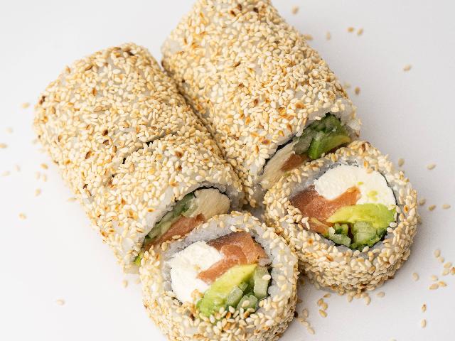 Рол Філадельфія с лососем в кунжуті: Філадельфія с лососем в кунжуті