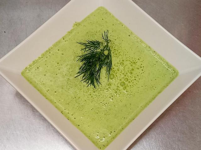 Крем-суп из зелёного горошка и шпината
