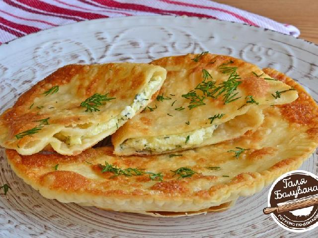 Чебуреки с сыром и зеленью