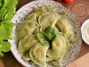Вареники с шпинатом и соленым сыром