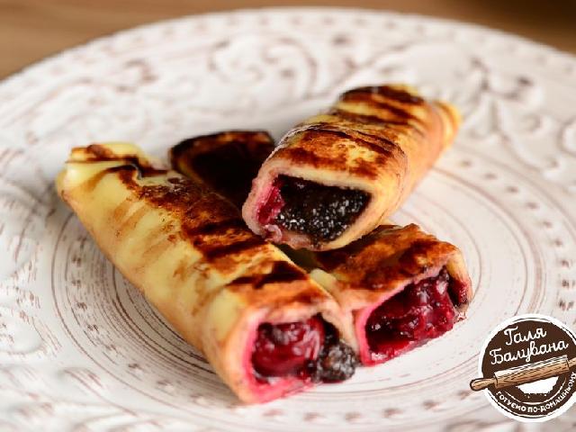 Блины с маком и вишней