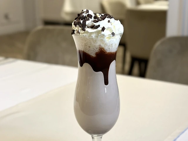 Шоколадний молочний коктейль